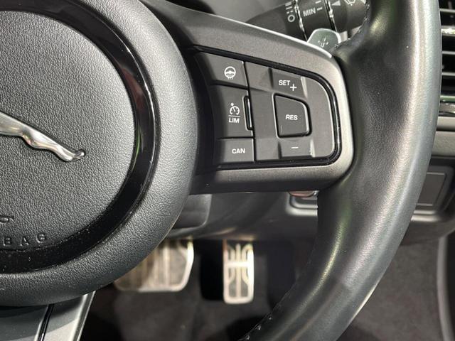 Fタイプ Rクーペ 認定中古車 MERIDIAN SURROUND アダプティブクルーズ ガラスルーフ シートヒーター 電動調整ステアリングコラム メモリー機能付電動シート パドルシフト 電動リアゲート 革シート(5枚目)