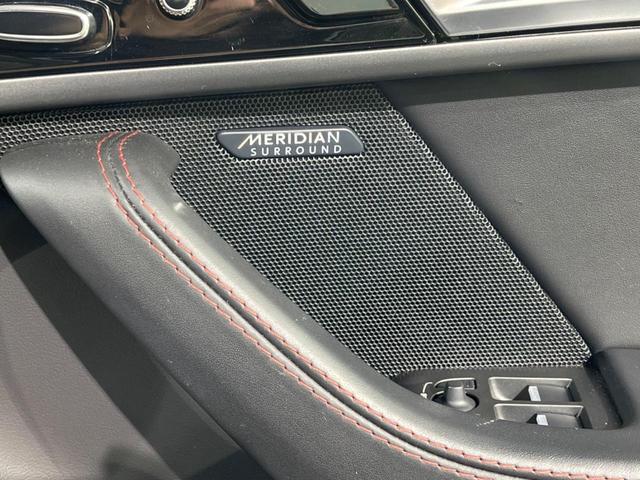 Fタイプ Rクーペ 認定中古車 MERIDIAN SURROUND アダプティブクルーズ ガラスルーフ シートヒーター 電動調整ステアリングコラム メモリー機能付電動シート パドルシフト 電動リアゲート 革シート(6枚目)