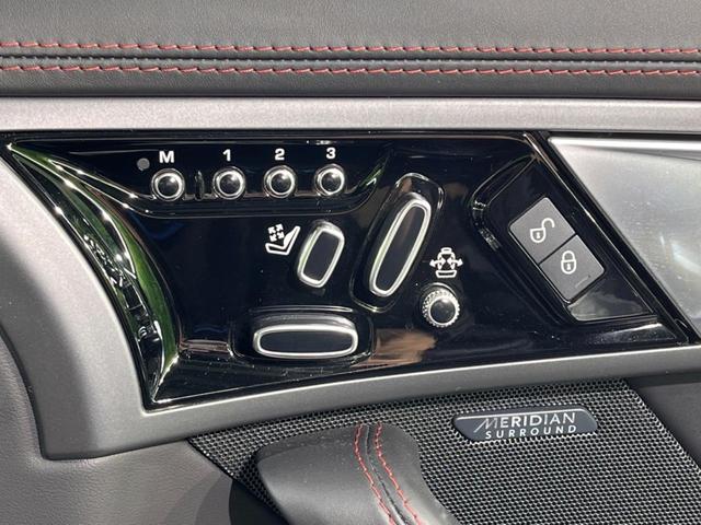 Fタイプ Rクーペ 認定中古車 MERIDIAN SURROUND アダプティブクルーズ ガラスルーフ シートヒーター 電動調整ステアリングコラム メモリー機能付電動シート パドルシフト 電動リアゲート 革シート(10枚目)
