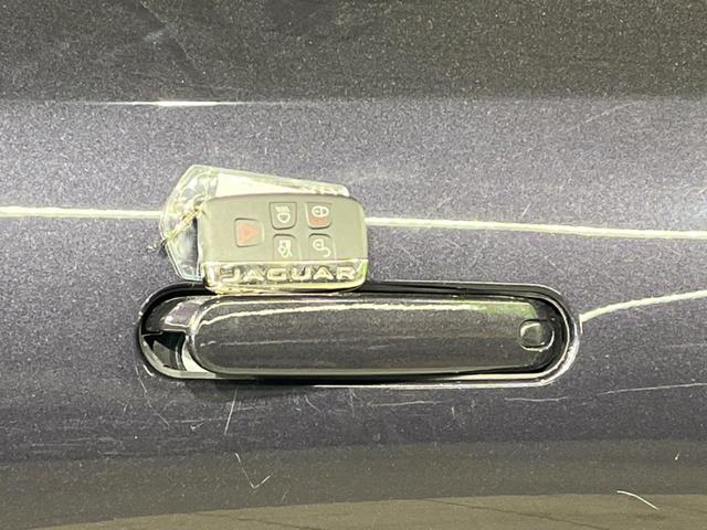 Fタイプ Rクーペ 認定中古車 MERIDIAN SURROUND アダプティブクルーズ ガラスルーフ シートヒーター 電動調整ステアリングコラム メモリー機能付電動シート パドルシフト 電動リアゲート 革シート(44枚目)