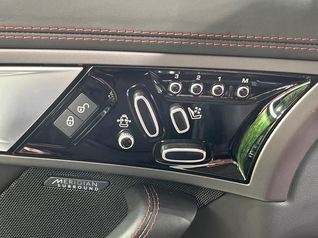 Fタイプ Rクーペ 認定中古車 MERIDIAN SURROUND アダプティブクルーズ ガラスルーフ シートヒーター 電動調整ステアリングコラム メモリー機能付電動シート パドルシフト 電動リアゲート 革シート(46枚目)