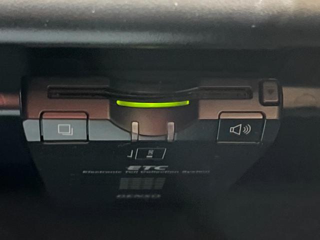 Fタイプ Rクーペ 認定中古車 MERIDIAN SURROUND アダプティブクルーズ ガラスルーフ シートヒーター 電動調整ステアリングコラム メモリー機能付電動シート パドルシフト 電動リアゲート 革シート(50枚目)