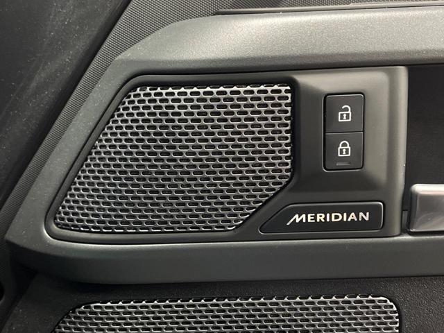 ディフェンダー １１０Ｘ－ダイナミックＨＳＥ　Ｄ３００　認定中古車　ブラックパック　エアサスペンション　サンルーフ　前席シートヒーター＆ベンチレーション　ＭＥＲＩＤＩＡＮ　アダプティブクルーズ　メモリ付電動シート　純正２２インチアルミ　ブラインドスポット（7枚目）