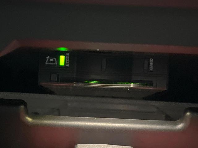 ディフェンダー １１０Ｘ－ダイナミックＨＳＥ　Ｄ３００　認定中古車　ブラックパック　エアサスペンション　サンルーフ　前席シートヒーター＆ベンチレーション　ＭＥＲＩＤＩＡＮ　アダプティブクルーズ　メモリ付電動シート　純正２２インチアルミ　ブラインドスポット（61枚目）