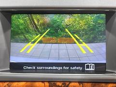 リアビューカメラ　ガイドライン付きのカラーバックカメラを搭載。運転が不慣れな方も安心して駐車していただけます。バックソナーも内蔵されており障害物を検知し知らせます。 7