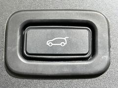キーレスエントリー　バッグやポケットからキーを取り出すことなく車にアクセスして、ロックとアラームを設定できます。　毎日の利便性をさらに高める機能です。 7