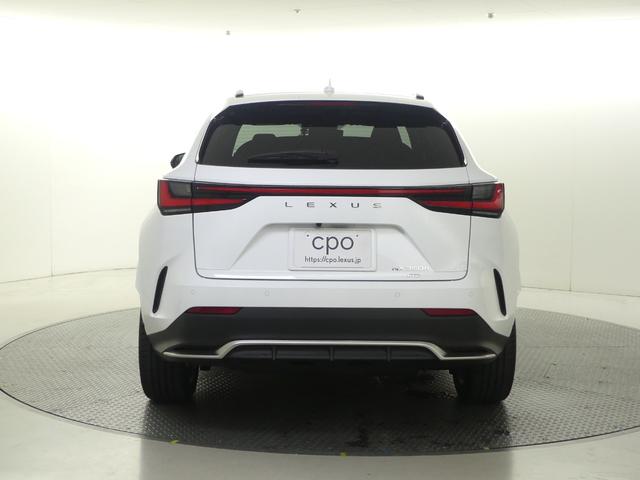 ＮＸ ＮＸ３５０ｈ　Ｆスポーツ　ワンオーナー　認定車両　Ｆスポーツ　ホワイトノーヴァ　内装　レッド　アドバンスドパーク　Ｆオレンジキャリパー　ルーフレール　三眼ＬＥＤ　後席シートヒーター　デジタルインナーミラー　パノラマルーフ（6枚目）