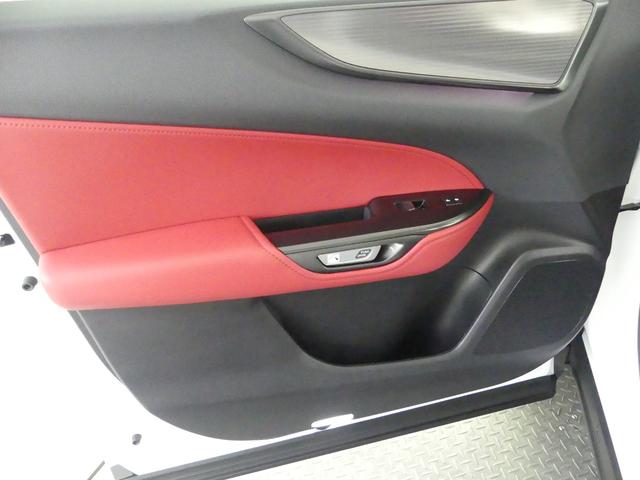 ＮＸ ＮＸ３５０ｈ　Ｆスポーツ　ワンオーナー　認定車両　Ｆスポーツ　ホワイトノーヴァ　内装　レッド　アドバンスドパーク　Ｆオレンジキャリパー　ルーフレール　三眼ＬＥＤ　後席シートヒーター　デジタルインナーミラー　パノラマルーフ（7枚目）