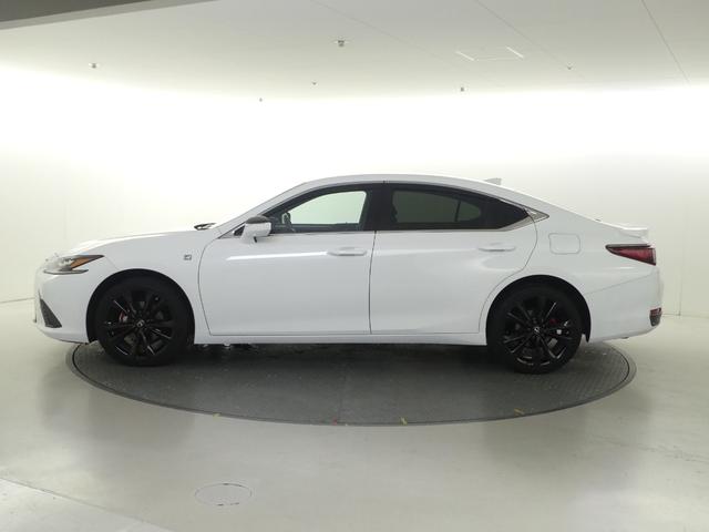 ＥＳ ＥＳ３００ｈ　Ｆスポーツ　ワンオーナー　認定車両　Ｆスポーツ　内装ブラックＬ－ＴＥＸ　ホワイトノーヴァ　ハンズフリーパワーバックドア　カラーヘッドアップＤ　パノラミックビュー　デジタルインナーミラー　置くだけ充電（2枚目）