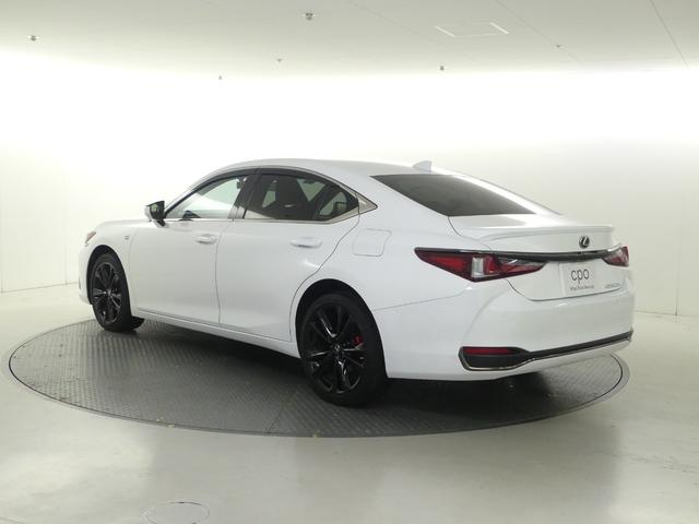 ＥＳ ＥＳ３００ｈ　Ｆスポーツ　ワンオーナー　認定車両　Ｆスポーツ　内装ブラックＬ－ＴＥＸ　ホワイトノーヴァ　ハンズフリーパワーバックドア　カラーヘッドアップＤ　パノラミックビュー　デジタルインナーミラー　置くだけ充電（3枚目）