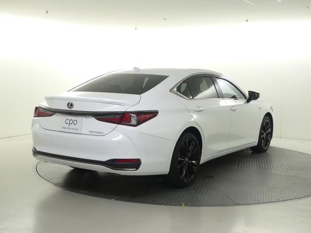 ＥＳ ＥＳ３００ｈ　Ｆスポーツ　ワンオーナー　認定車両　Ｆスポーツ　内装ブラックＬ－ＴＥＸ　ホワイトノーヴァ　ハンズフリーパワーバックドア　カラーヘッドアップＤ　パノラミックビュー　デジタルインナーミラー　置くだけ充電（4枚目）