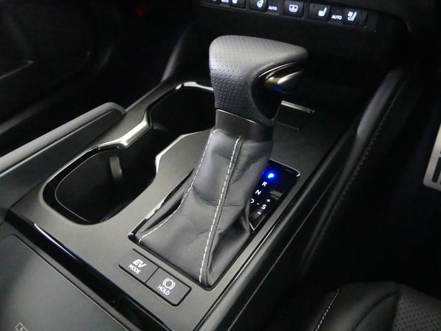 ＥＳ ＥＳ３００ｈ　Ｆスポーツ　ワンオーナー　認定車両　Ｆスポーツ　内装ブラックＬ－ＴＥＸ　ホワイトノーヴァ　ハンズフリーパワーバックドア　カラーヘッドアップＤ　パノラミックビュー　デジタルインナーミラー　置くだけ充電（19枚目）