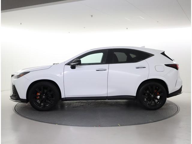 NX NX350h Fスポーツ ワンオーナー 認定車両 Fスポーツハイブリット ホワイトノーヴァ 内装フレアレッド オレンジキャリパー 三眼フルLED パノラミックビューモニター デジタルインナーミラー(3枚目)