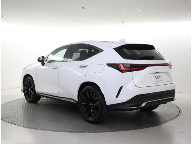 NX NX350h Fスポーツ ワンオーナー 認定車両 Fスポーツハイブリット ホワイトノーヴァ 内装フレアレッド オレンジキャリパー 三眼フルLED パノラミックビューモニター デジタルインナーミラー(4枚目)