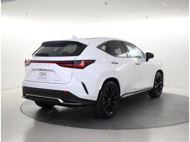 NX NX350h Fスポーツ ワンオーナー 認定車両 Fスポーツハイブリット ホワイトノーヴァ 内装フレアレッド オレンジキャリパー 三眼フルLED パノラミックビューモニター デジタルインナーミラー(6枚目)