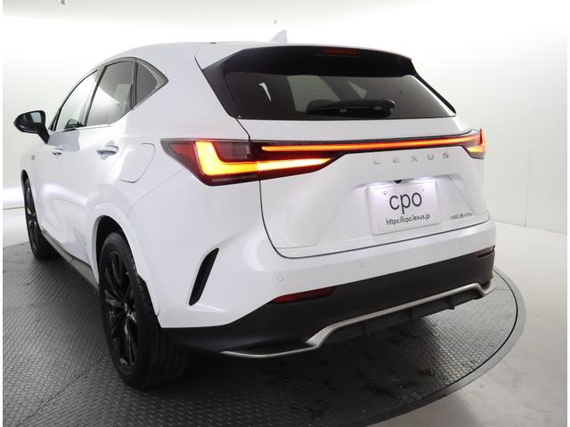 NX NX350h Fスポーツ ワンオーナー 認定車両 Fスポーツハイブリット ホワイトノーヴァ 内装フレアレッド オレンジキャリパー 三眼フルLED パノラミックビューモニター デジタルインナーミラー(11枚目)