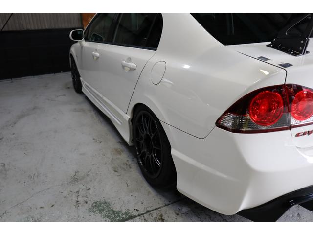 シビック タイプＲ　２．０　５ＭＴ　社外カーボンＧＴウイング　社外カーボンボンネット　ＦＥＥＬ’Ｓマフラー　ＢＬＩＴＺ車高調　ＷＥＤＳスポーツ１７ｉｎｃｈ　ＥＴＣ　ドラレコ（30枚目）