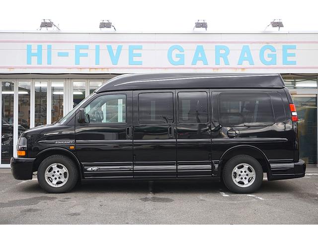 シボレーエクスプレス 　スタークラフトＧＴ　三井物産正規ディーラー車　ワンオーナー　ＡＷＤ　両側観音ドア　電動ソファーベッド　ルーフイルミネーション（4枚目）