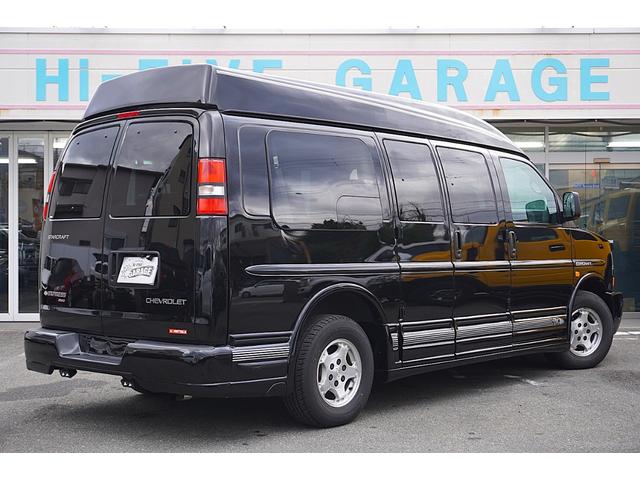 シボレーエクスプレス 　スタークラフトＧＴ　三井物産正規ディーラー車　ワンオーナー　ＡＷＤ　両側観音ドア　電動ソファーベッド　ルーフイルミネーション（5枚目）