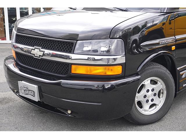 シボレーエクスプレス 　スタークラフトＧＴ　三井物産正規ディーラー車　ワンオーナー　ＡＷＤ　両側観音ドア　電動ソファーベッド　ルーフイルミネーション（7枚目）