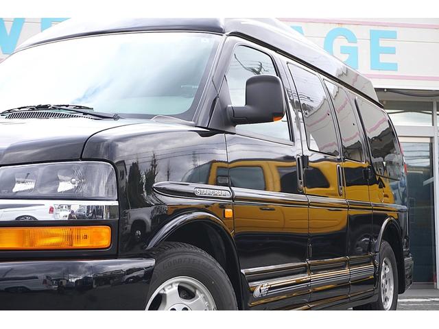 シボレーエクスプレス 　スタークラフトＧＴ　三井物産正規ディーラー車　ワンオーナー　ＡＷＤ　両側観音ドア　電動ソファーベッド　ルーフイルミネーション（9枚目）