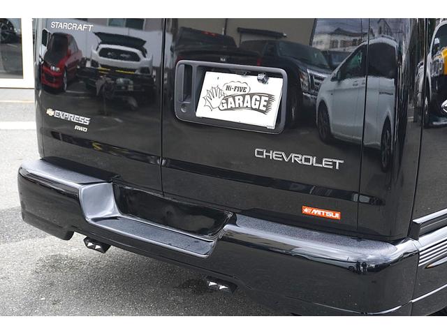シボレーエクスプレス 　スタークラフトＧＴ　三井物産正規ディーラー車　ワンオーナー　ＡＷＤ　両側観音ドア　電動ソファーベッド　ルーフイルミネーション（11枚目）