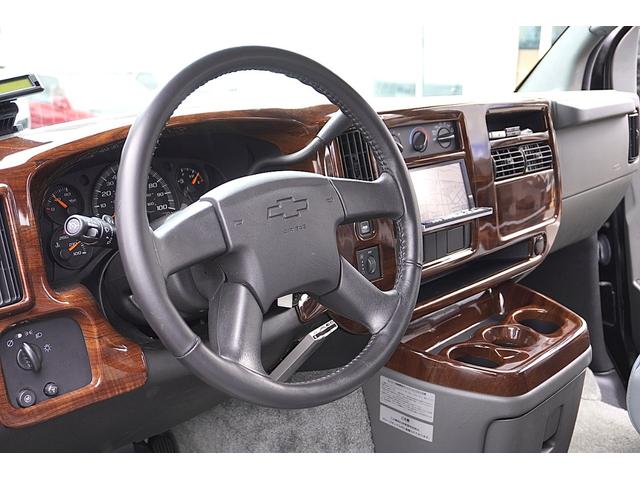 シボレーエクスプレス 　スタークラフトＧＴ　三井物産正規ディーラー車　ワンオーナー　ＡＷＤ　両側観音ドア　電動ソファーベッド　ルーフイルミネーション（14枚目）