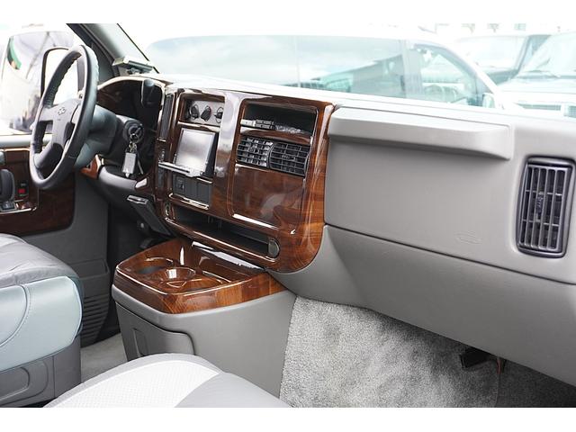 シボレーエクスプレス 　スタークラフトＧＴ　三井物産正規ディーラー車　ワンオーナー　ＡＷＤ　両側観音ドア　電動ソファーベッド　ルーフイルミネーション（15枚目）