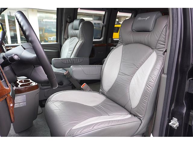 シボレーエクスプレス 　スタークラフトＧＴ　三井物産正規ディーラー車　ワンオーナー　ＡＷＤ　両側観音ドア　電動ソファーベッド　ルーフイルミネーション（16枚目）