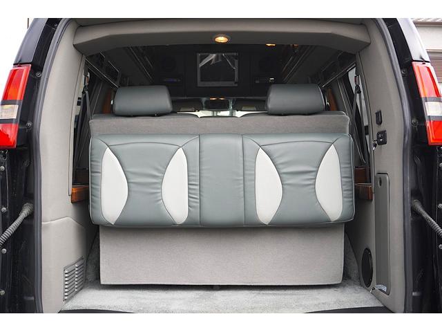 シボレーエクスプレス 　スタークラフトＧＴ　三井物産正規ディーラー車　ワンオーナー　ＡＷＤ　両側観音ドア　電動ソファーベッド　ルーフイルミネーション（23枚目）