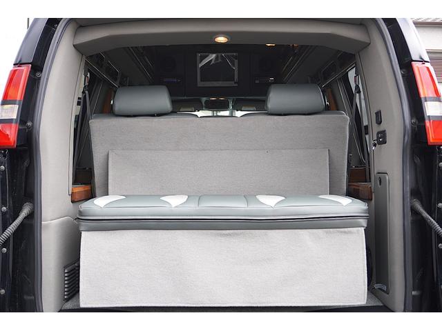 シボレーエクスプレス 　スタークラフトＧＴ　三井物産正規ディーラー車　ワンオーナー　ＡＷＤ　両側観音ドア　電動ソファーベッド　ルーフイルミネーション（24枚目）