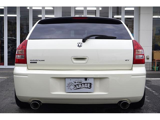 ダッジ・マグナム ＲＴ　５．７Ｖ８　４ＷＤ　新車並行車　２２インチＡＷ　車高調　ＣＲＯＳＳ２本出しマフラー　レザーシート　パワーシート　シートヒーター　サンルーフ　地デジナビ（6枚目）