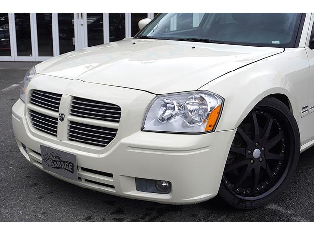 ダッジ・マグナム ＲＴ　５．７Ｖ８　４ＷＤ　新車並行車　２２インチＡＷ　車高調　ＣＲＯＳＳ２本出しマフラー　レザーシート　パワーシート　シートヒーター　サンルーフ　地デジナビ（7枚目）