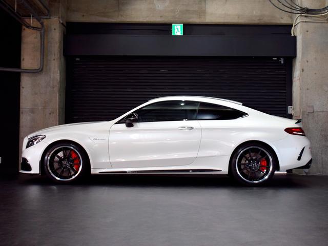 Ｃ６３　Ｓクーペ　エディション１　走行４４００Ｋｍ　Ｄ車　左Ｈ　限定車　禁煙　ＡＭＧマットブラックＰ１９－２０ＡＷ　ＡＭＧパフォーマンスシート　ＡＭＧステリング　ナッパレザーイエローステッチ　記録簿スペアキー完備(8枚目)