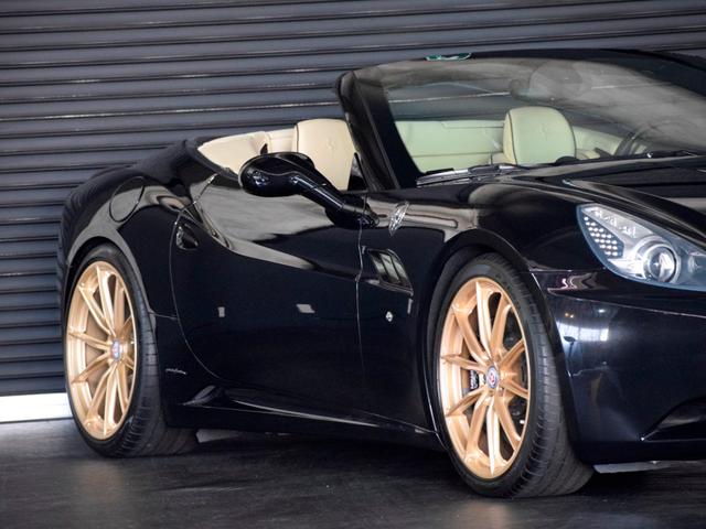 カリフォルニア ベースグレード　正規Ｄ車　ＨＲＥ２０－２１ＡＷ　パワークラフト可変バルブ付　ＧＴＯグリル　カーボンブレーキ　ブラックキャリパー　フル電動シート　ベタ除去済　整備済　禁煙（14枚目）