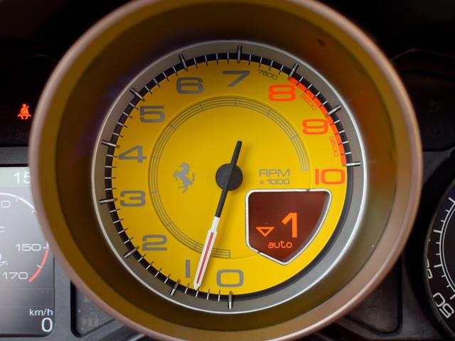 カリフォルニア ベースグレード　正規Ｄ車　ＨＲＥ２０－２１ＡＷ　パワークラフト可変バルブ付　ＧＴＯグリル　カーボンブレーキ　ブラックキャリパー　フル電動シート　ベタ除去済　整備済　禁煙（59枚目）