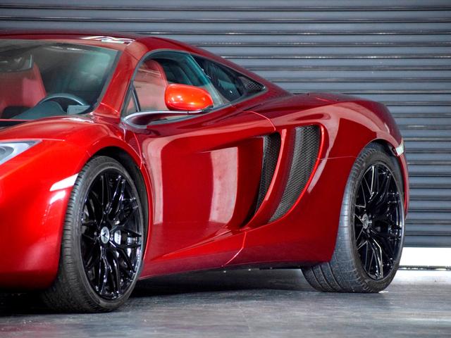 ＭＰ４－１２Ｃ ベースグレード　正規Ｄ車　スポーツエキゾースト　Ｆ１９ｉｎ＆Ｒ２０ｉｎＡＷ　Ｍｅｒｉｄｉａｎサウンド　純正ナビ　バックカメラ　Ｆ＆Ｒコーナーセンサー　ＥＴＣ　ドラレコ　ブラック＆レッド内装　ヴォルケーノレッド（11枚目）