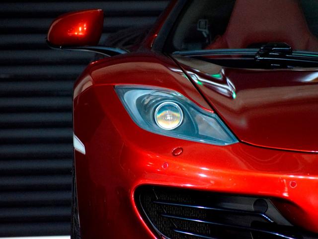 ＭＰ４－１２Ｃ ベースグレード　正規Ｄ車　スポーツエキゾースト　Ｆ１９ｉｎ＆Ｒ２０ｉｎＡＷ　Ｍｅｒｉｄｉａｎサウンド　純正ナビ　バックカメラ　Ｆ＆Ｒコーナーセンサー　ＥＴＣ　ドラレコ　ブラック＆レッド内装　ヴォルケーノレッド（13枚目）