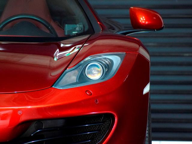 ＭＰ４－１２Ｃ ベースグレード　正規Ｄ車　スポーツエキゾースト　Ｆ１９ｉｎ＆Ｒ２０ｉｎＡＷ　Ｍｅｒｉｄｉａｎサウンド　純正ナビ　バックカメラ　Ｆ＆Ｒコーナーセンサー　ＥＴＣ　ドラレコ　ブラック＆レッド内装　ヴォルケーノレッド（14枚目）