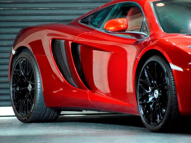 ＭＰ４－１２Ｃ ベースグレード　正規Ｄ車　スポーツエキゾースト　Ｆ１９ｉｎ＆Ｒ２０ｉｎＡＷ　Ｍｅｒｉｄｉａｎサウンド　純正ナビ　バックカメラ　Ｆ＆Ｒコーナーセンサー　ＥＴＣ　ドラレコ　ブラック＆レッド内装　ヴォルケーノレッド（18枚目）