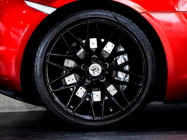 ＭＰ４－１２Ｃ ベースグレード　正規Ｄ車　スポーツエキゾースト　Ｆ１９ｉｎ＆Ｒ２０ｉｎＡＷ　Ｍｅｒｉｄｉａｎサウンド　純正ナビ　バックカメラ　Ｆ＆Ｒコーナーセンサー　ＥＴＣ　ドラレコ　ブラック＆レッド内装　ヴォルケーノレッド（21枚目）