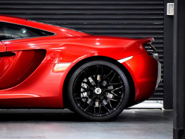 ＭＰ４－１２Ｃ ベースグレード　正規Ｄ車　スポーツエキゾースト　Ｆ１９ｉｎ＆Ｒ２０ｉｎＡＷ　Ｍｅｒｉｄｉａｎサウンド　純正ナビ　バックカメラ　Ｆ＆Ｒコーナーセンサー　ＥＴＣ　ドラレコ　ブラック＆レッド内装　ヴォルケーノレッド（27枚目）