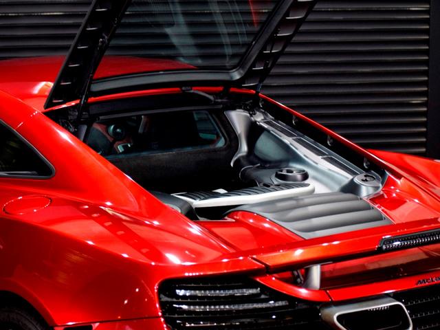 ＭＰ４－１２Ｃ ベースグレード　正規Ｄ車　スポーツエキゾースト　Ｆ１９ｉｎ＆Ｒ２０ｉｎＡＷ　Ｍｅｒｉｄｉａｎサウンド　純正ナビ　バックカメラ　Ｆ＆Ｒコーナーセンサー　ＥＴＣ　ドラレコ　ブラック＆レッド内装　ヴォルケーノレッド（42枚目）