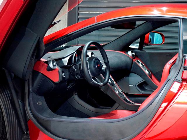 ＭＰ４－１２Ｃ ベースグレード　正規Ｄ車　スポーツエキゾースト　Ｆ１９ｉｎ＆Ｒ２０ｉｎＡＷ　Ｍｅｒｉｄｉａｎサウンド　純正ナビ　バックカメラ　Ｆ＆Ｒコーナーセンサー　ＥＴＣ　ドラレコ　ブラック＆レッド内装　ヴォルケーノレッド（48枚目）