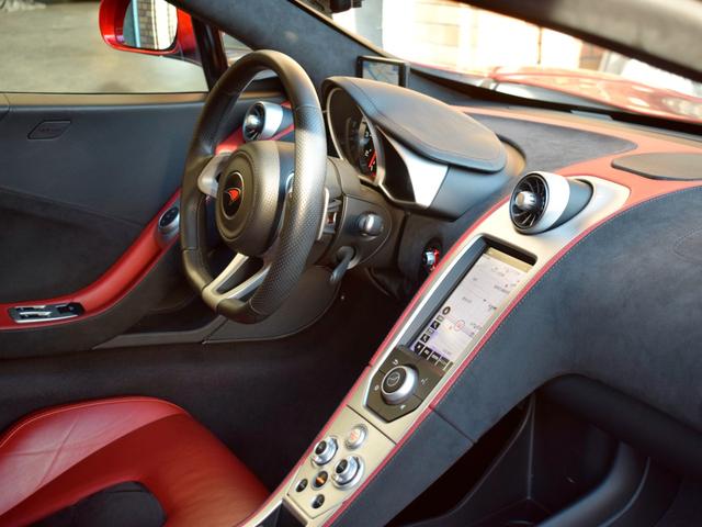 ＭＰ４－１２Ｃ ベースグレード　正規Ｄ車　スポーツエキゾースト　Ｆ１９ｉｎ＆Ｒ２０ｉｎＡＷ　Ｍｅｒｉｄｉａｎサウンド　純正ナビ　バックカメラ　Ｆ＆Ｒコーナーセンサー　ＥＴＣ　ドラレコ　ブラック＆レッド内装　ヴォルケーノレッド（60枚目）