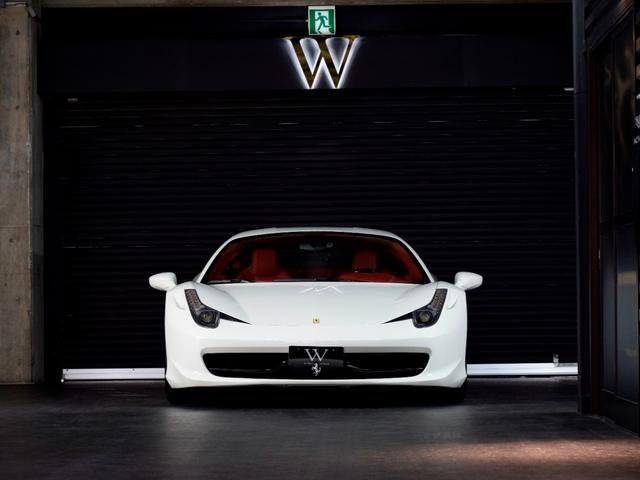 ４５８イタリア ベースグレード　２０１３年モデル　ＬＥＤカーボンステリング　ＲＯＷＥＮマフラー　Ｒｏｍａｎｏ２０ｉｎＡＷ　ＡｕｔｏＶｅｌｏｃｅリアパネル＆スポイラー　電動レザーシート　バックカメラ　コーナーセンサ　禁煙（2枚目）