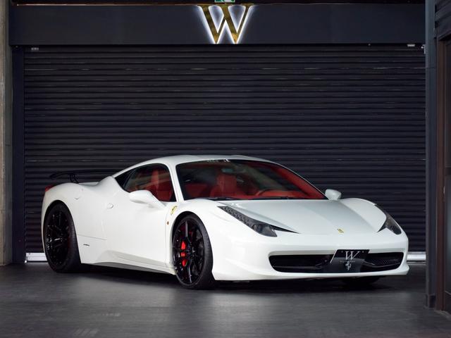 ４５８イタリア ベースグレード　２０１３年モデル　ＬＥＤカーボンステリング　ＲＯＷＥＮマフラー　Ｒｏｍａｎｏ２０ｉｎＡＷ　ＡｕｔｏＶｅｌｏｃｅリアパネル＆スポイラー　電動レザーシート　バックカメラ　コーナーセンサ　禁煙（3枚目）