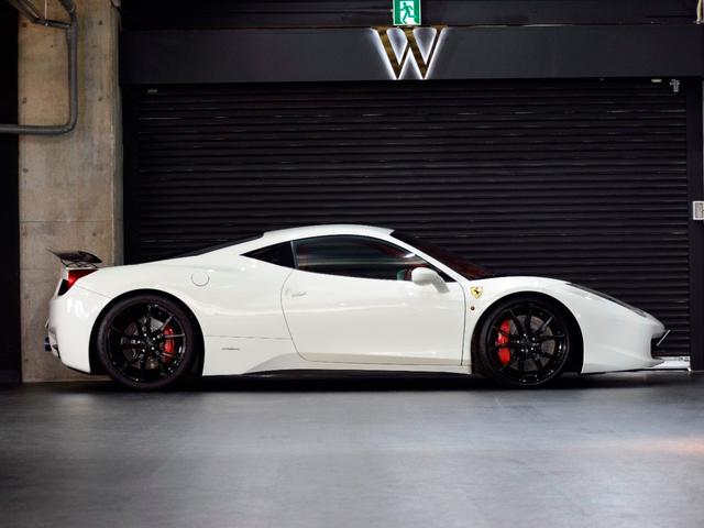 ４５８イタリア ベースグレード　２０１３年モデル　ＬＥＤカーボンステリング　ＲＯＷＥＮマフラー　Ｒｏｍａｎｏ２０ｉｎＡＷ　ＡｕｔｏＶｅｌｏｃｅリアパネル＆スポイラー　電動レザーシート　バックカメラ　コーナーセンサ　禁煙（4枚目）