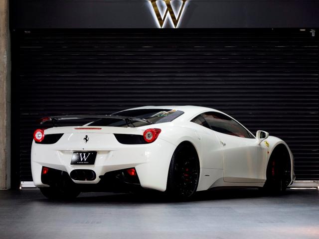 ４５８イタリア ベースグレード　２０１３年モデル　ＬＥＤカーボンステリング　ＲＯＷＥＮマフラー　Ｒｏｍａｎｏ２０ｉｎＡＷ　ＡｕｔｏＶｅｌｏｃｅリアパネル＆スポイラー　電動レザーシート　バックカメラ　コーナーセンサ　禁煙（5枚目）