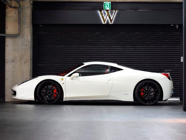 ４５８イタリア ベースグレード　２０１３年モデル　ＬＥＤカーボンステリング　ＲＯＷＥＮマフラー　Ｒｏｍａｎｏ２０ｉｎＡＷ　ＡｕｔｏＶｅｌｏｃｅリアパネル＆スポイラー　電動レザーシート　バックカメラ　コーナーセンサ　禁煙（8枚目）